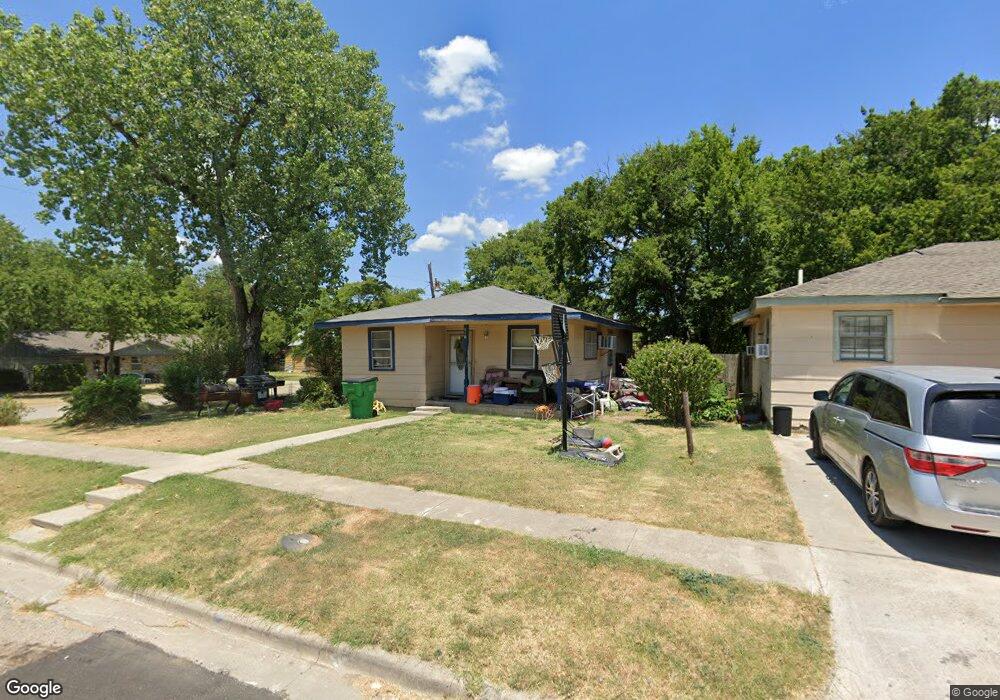 815 Carnes St, Gainesville, TX 76240 - photo 1