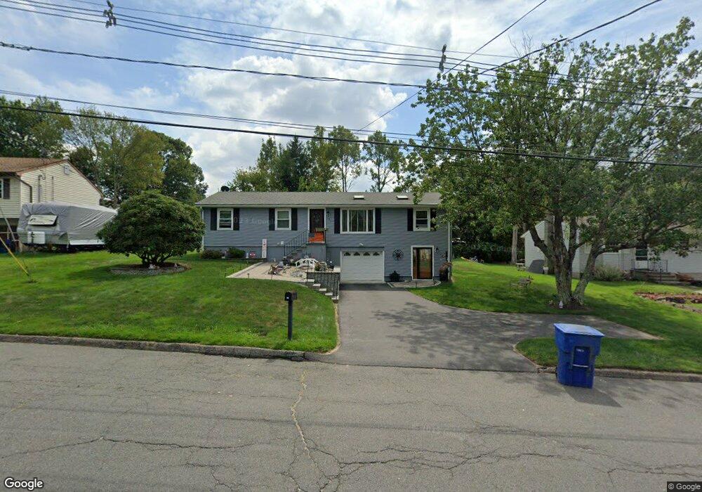 97 Lincolndale Dr, Waterbury, CT 06704 - photo 1