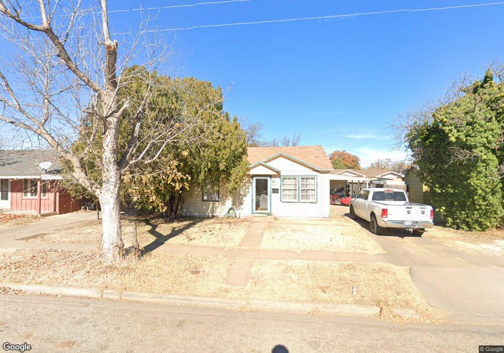 2402 W 11th St, Plainview, TX 79072 - photo 1