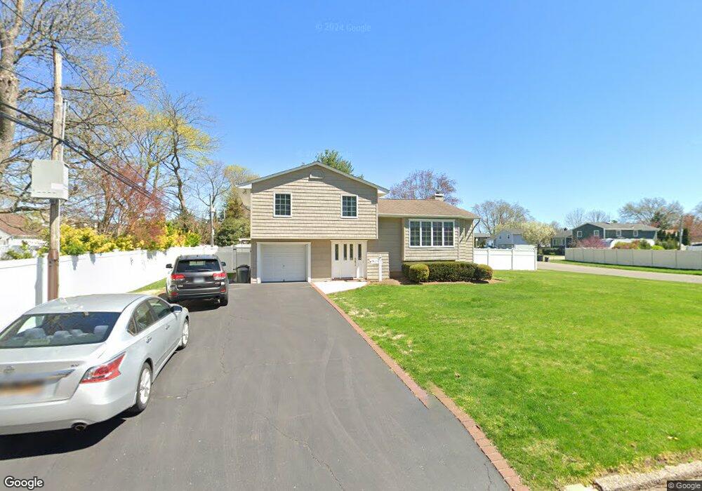 21 Linda Ln, ComMacK, NY 11725 - photo 1