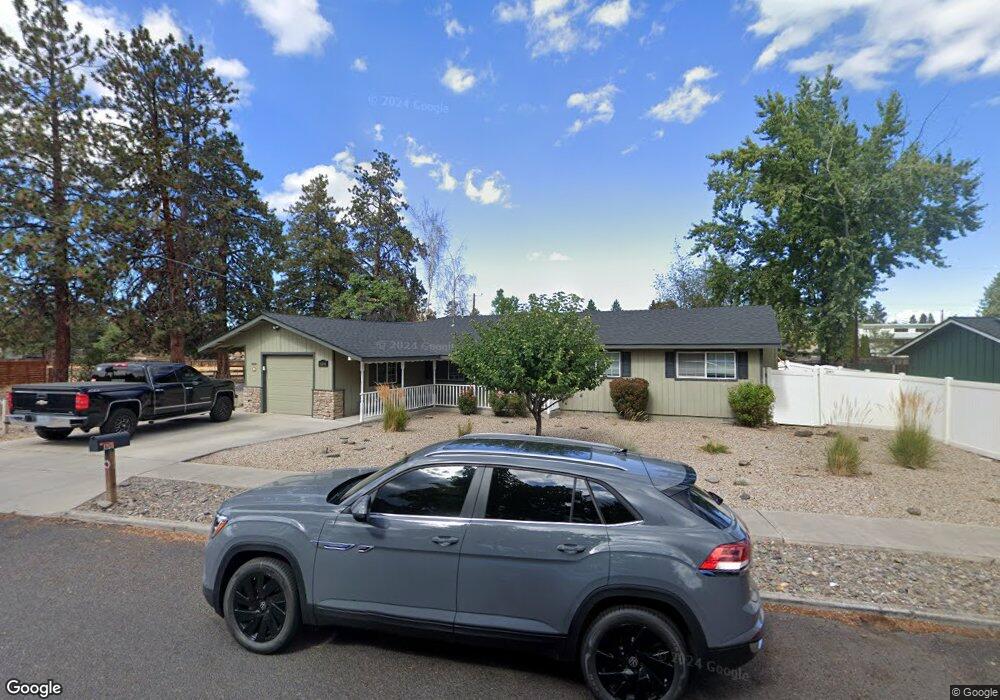 1204 NE Hollinshead Dr, Bend, OR 97701 - photo 1