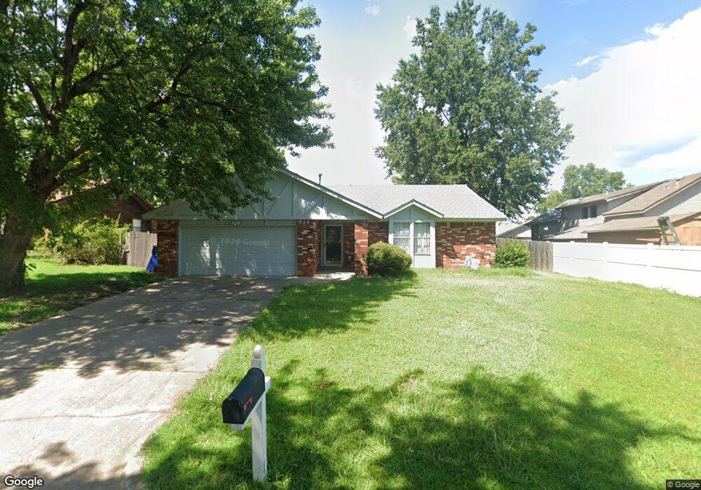 104 W Hot Springs Ct, Broken Arrow, OK 74011 - photo 1