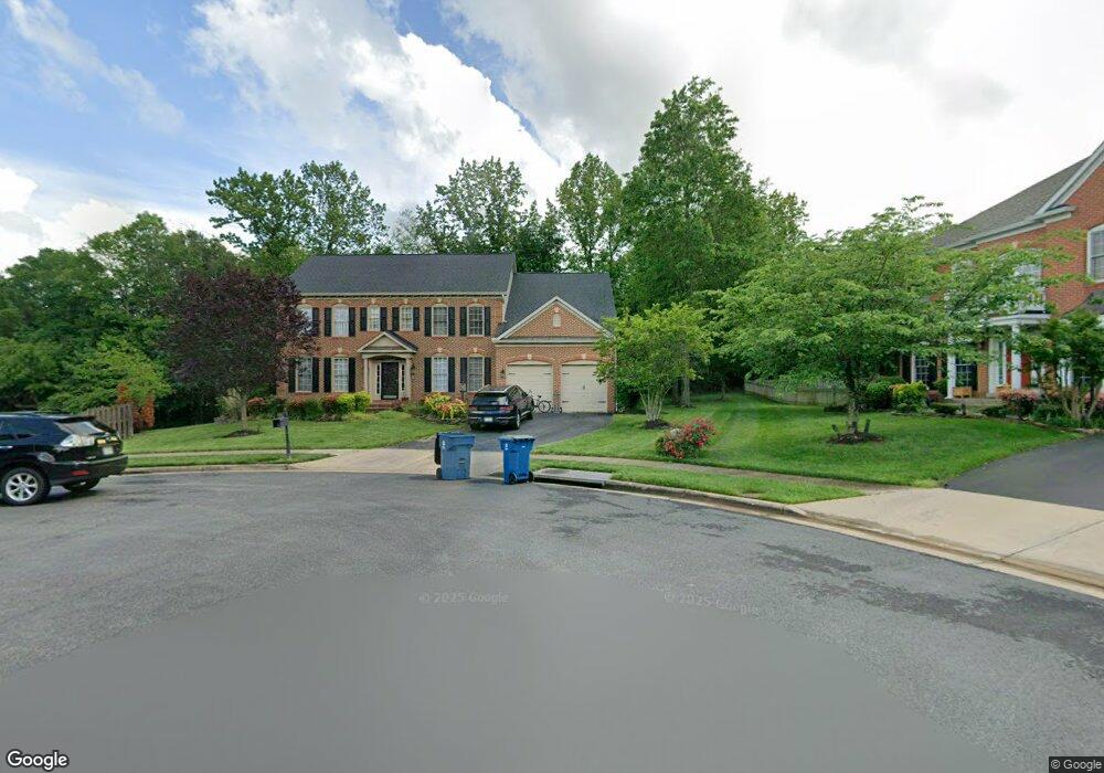 8600 Crosspointe Glen Ct, Lorton, VA 22079 - photo 1