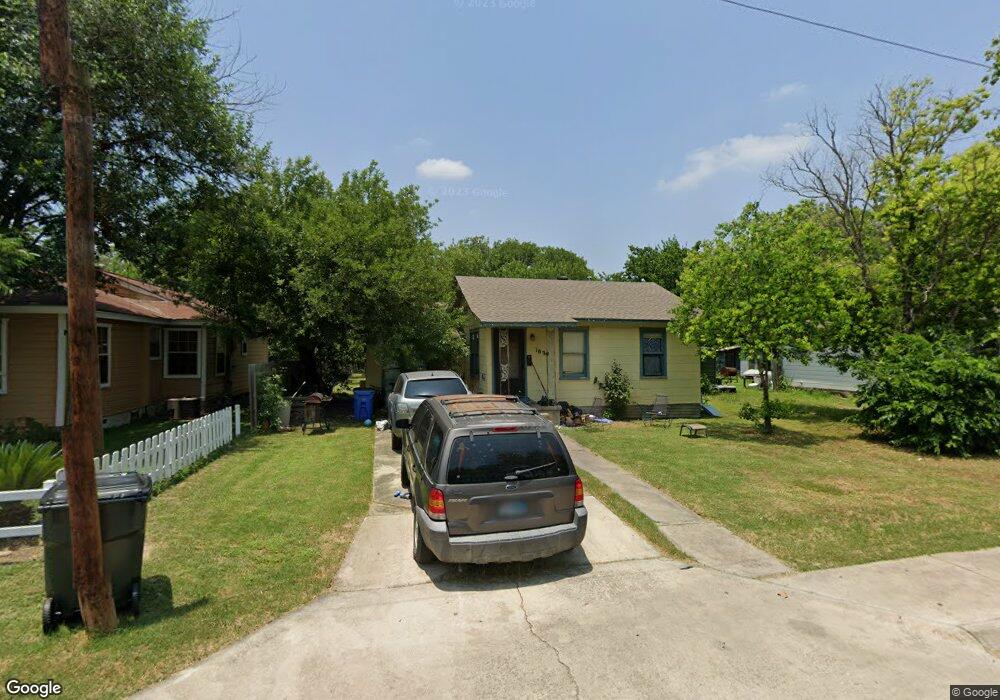 1020 E Weinert St, Seguin, TX 78155 - photo 1