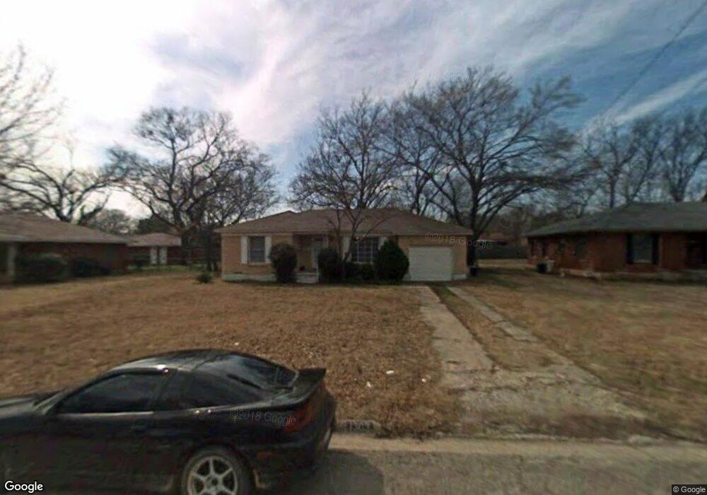 1303 N Howeth St, Gainesville, TX 76240 - photo 1