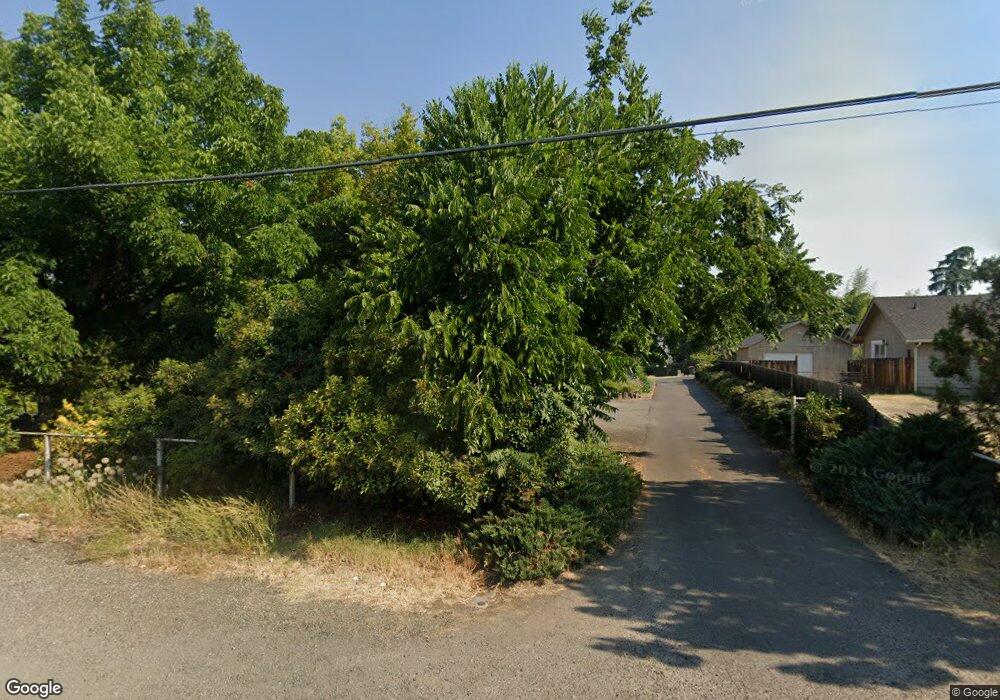 520 Beall Ln, Central Point, OR 97502 - photo 1