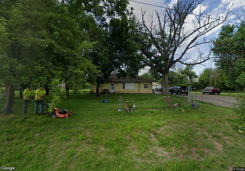 2801 C St SW, Cedar Rapids, IA 52404 - photo 1