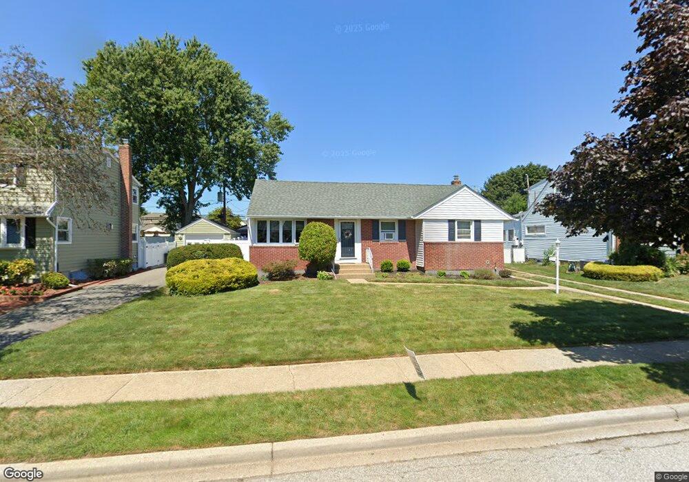 891 Whitebirch Ln, Wantagh, NY 11793 - photo 1