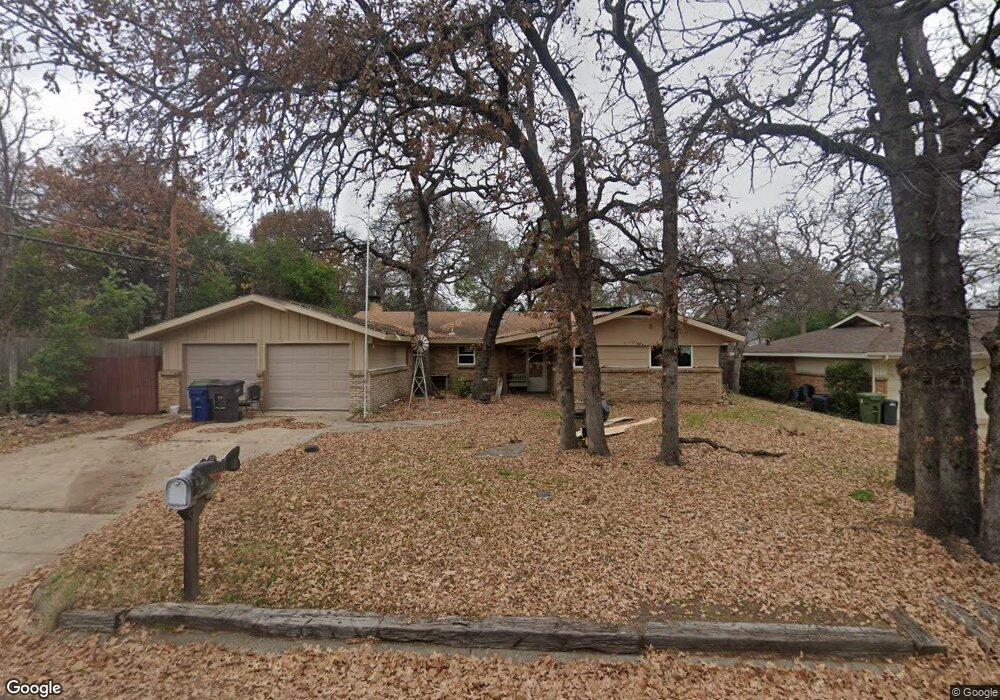 644 Woodcrest Dr, Hurst, TX 76053 - photo 1