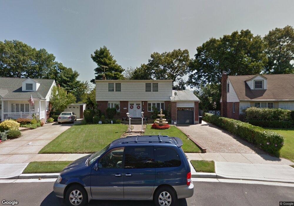 567 Seminole Rd, Franklin Square, NY 11010 - photo 1