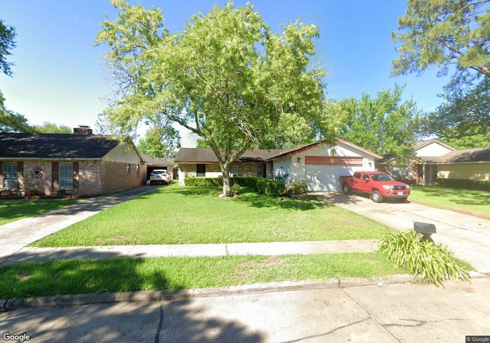 16814 Hibiscus Ln, Friendswood, TX 77546 - photo 1