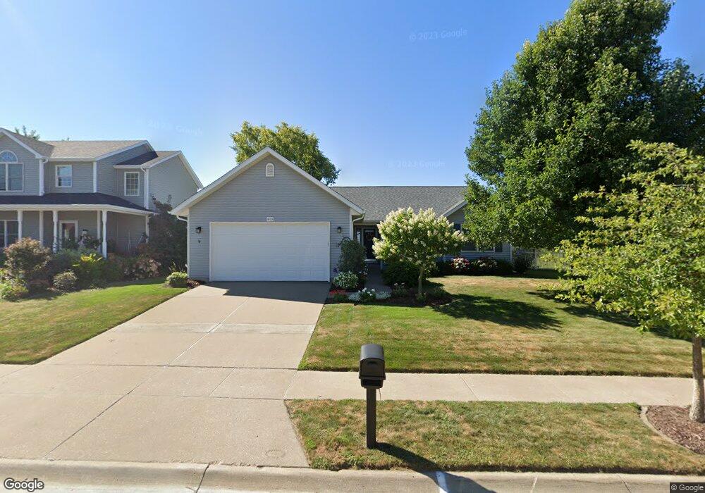 1633 W 68th St, Davenport, IA 52806 - photo 1