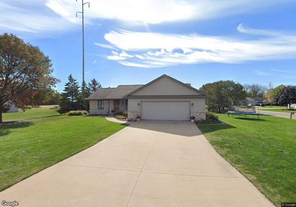 W5505 Mile Long Dr, Appleton, WI 54915 - photo 1