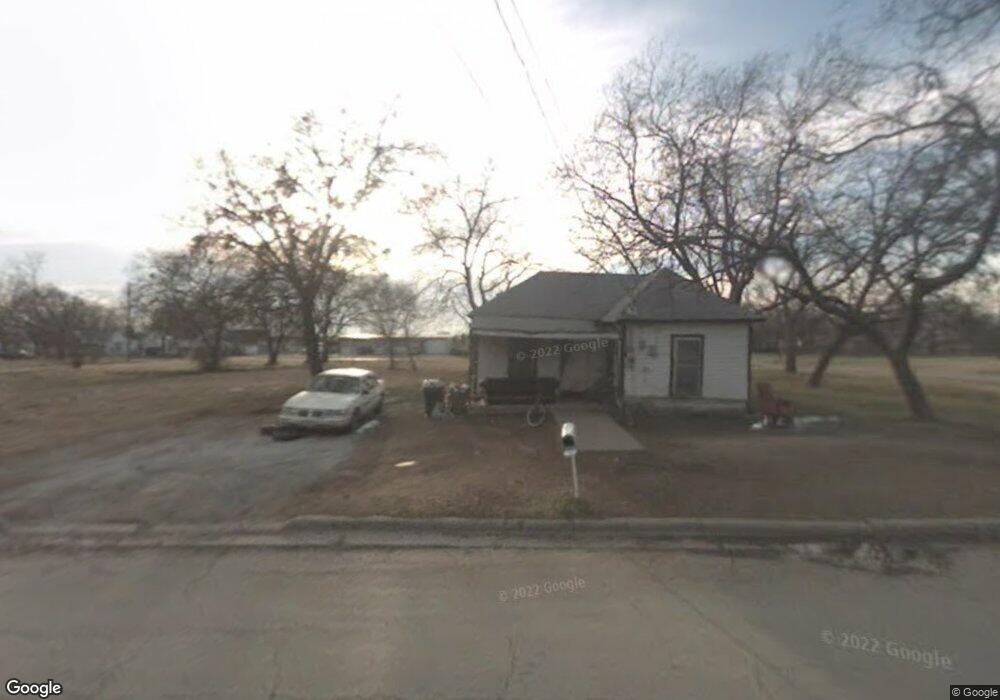 411 N Weaver St, Gainesville, TX 76240 - photo 1