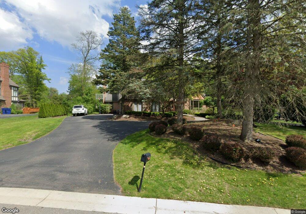 302 Vailwood Ct, Bloomfield Hills, MI 48302 - photo 1