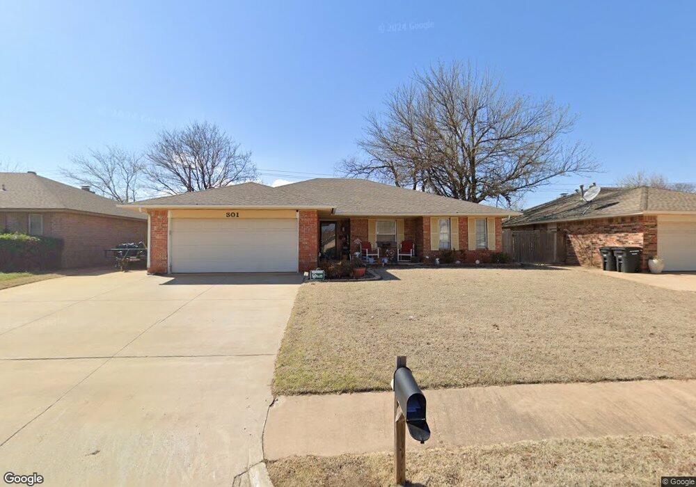 301 N Ramblin Oaks Dr, Moore, OK 73160 - photo 1
