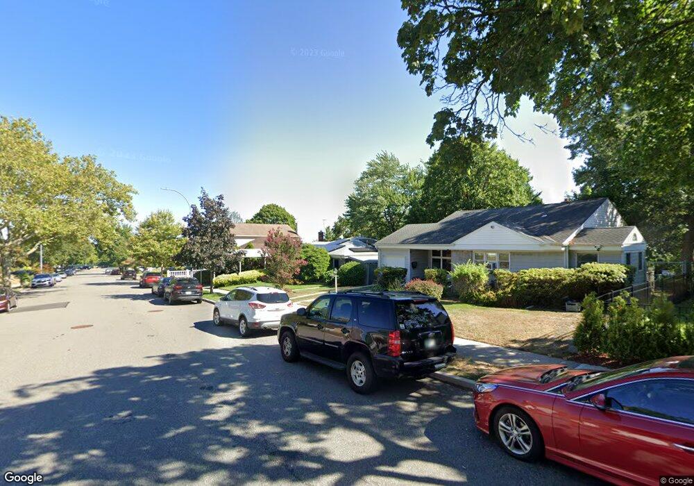 6916 261st St, Glen Oaks, NY 11004 - photo 1