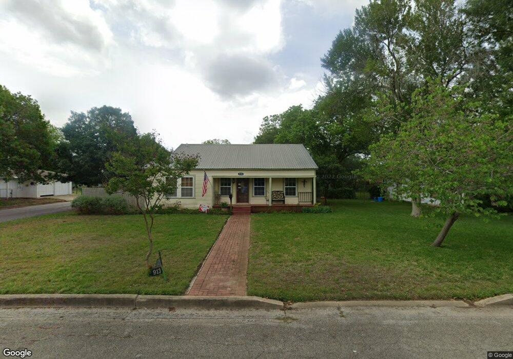 913 Bismark St, Seguin, TX 78155 - photo 1