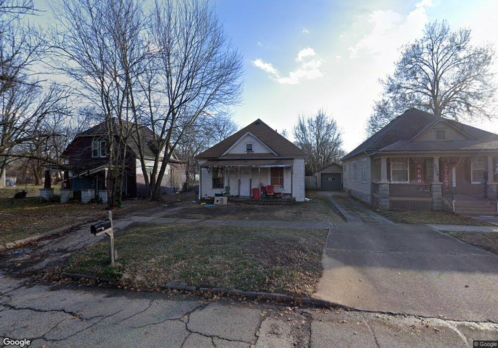 2704 Chess Ave, Parsons, KS 67357 - photo 1