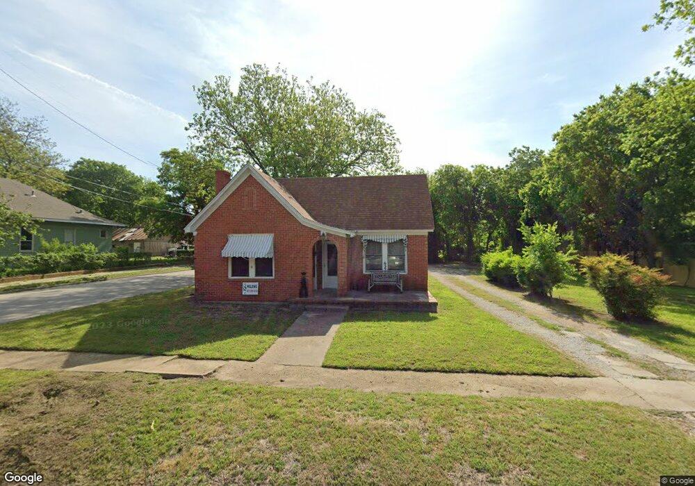 624 N Dixon St, Gainesville, TX 76240 - photo 1