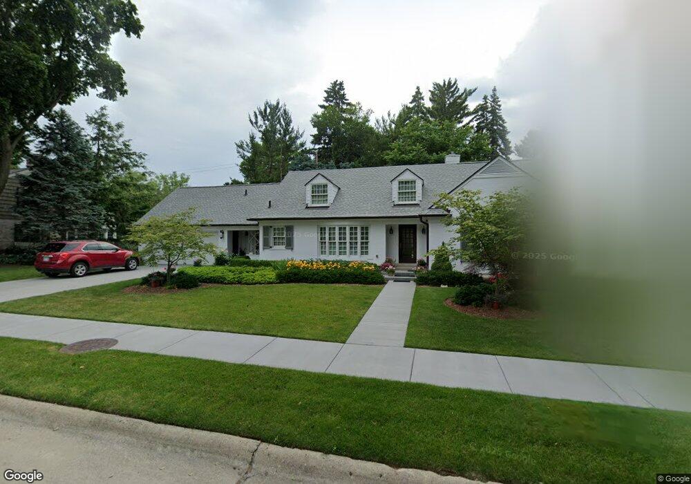 34 Lakecrest Ln, Grosse Pointe Farms, MI 48236 - photo 1