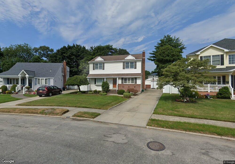 816 Brent Dr, Wantagh, NY 11793 - photo 1