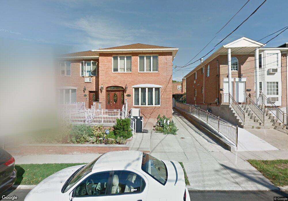 6121 161st St, Fresh Meadows, NY 11365 - photo 1