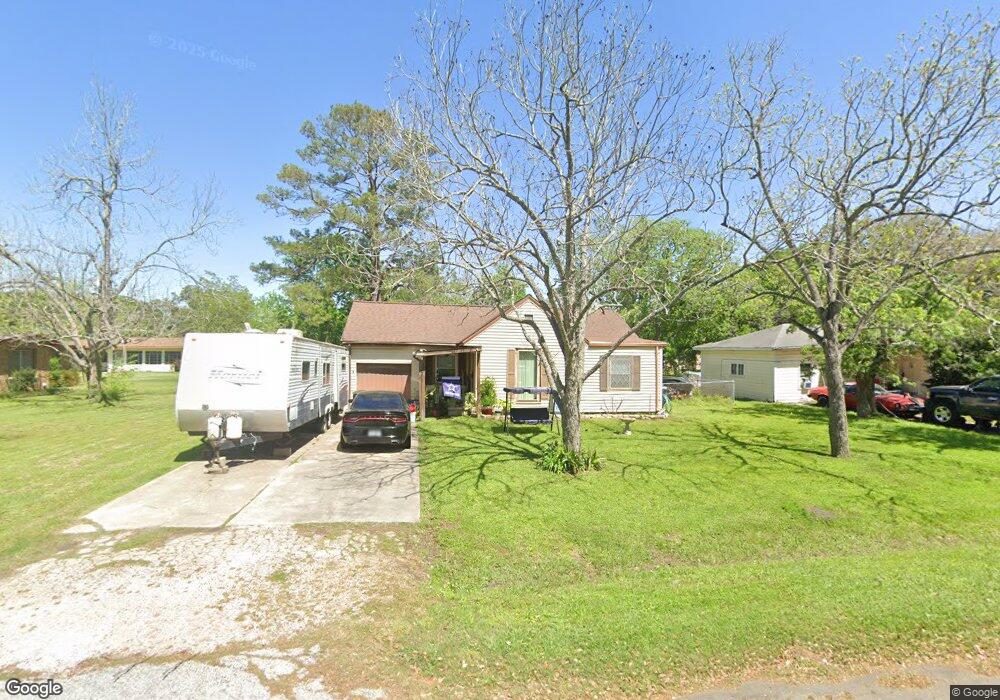 3209 13th St, Bay City, TX 77414 - photo 1