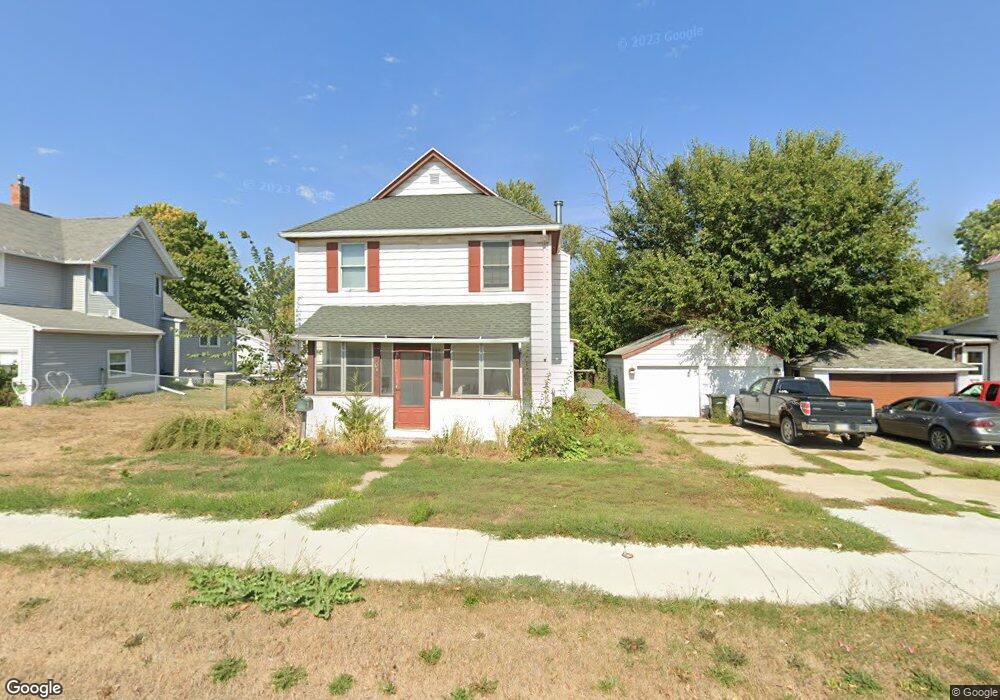 1013 W 1st St, Cedar Falls, IA 50613 - photo 1