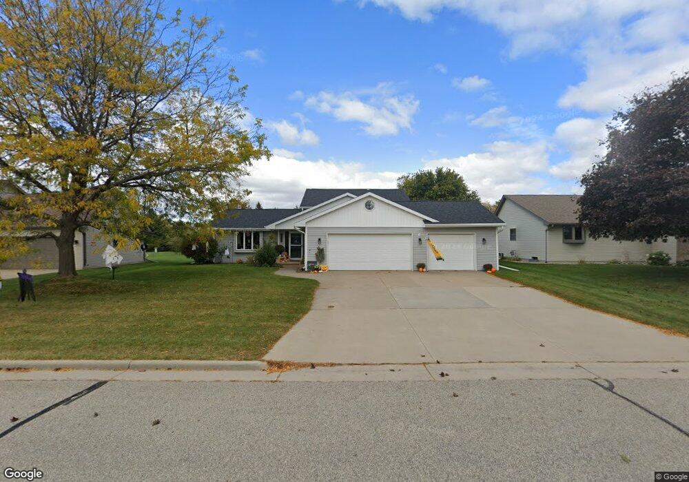 2252 W Hiawatha Dr, Appleton, WI 54914 - photo 1