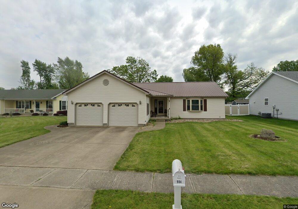 904 Vanlaningham Dr, Mattoon, IL 61938 - photo 1