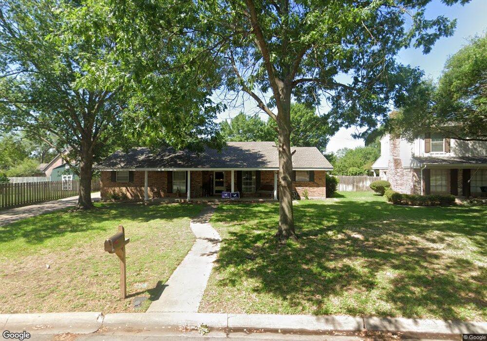 916 S Colonial Dr, Cleburne, TX 76033 - photo 1