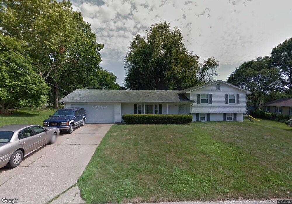 2809 Hillcrest Ave, Bettendorf, IA 52722 - photo 1