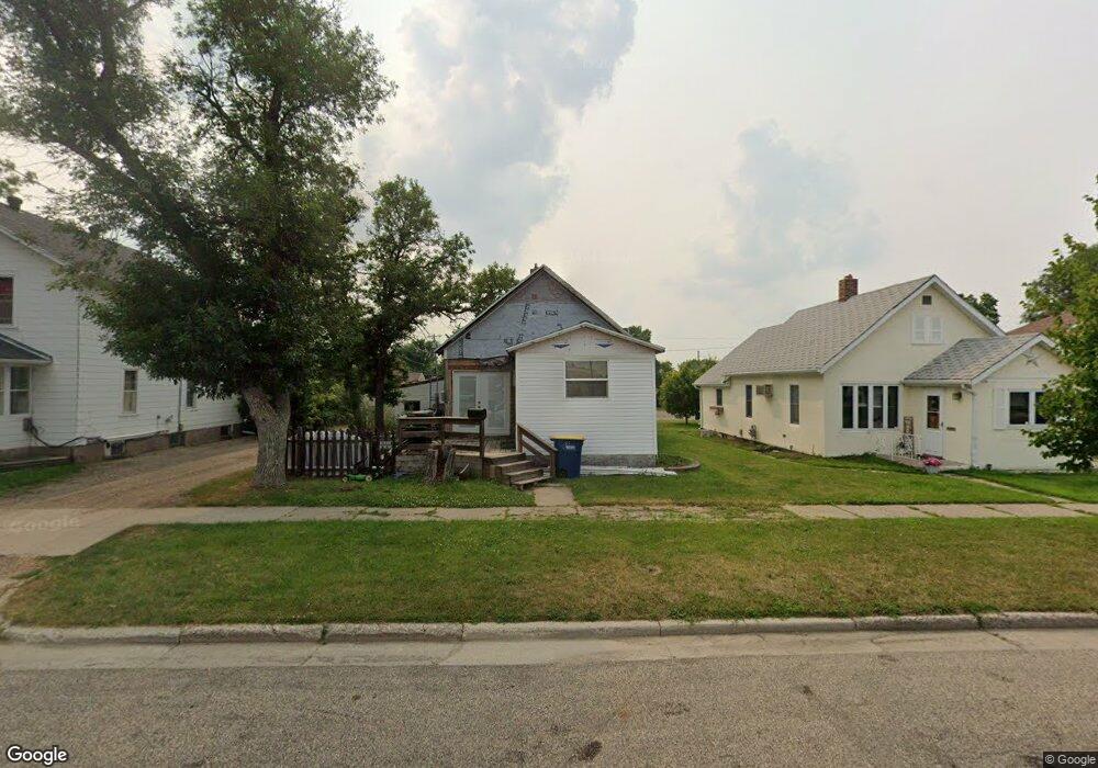 110 4th Ave SW, Jamestown, ND 58401 - photo 1