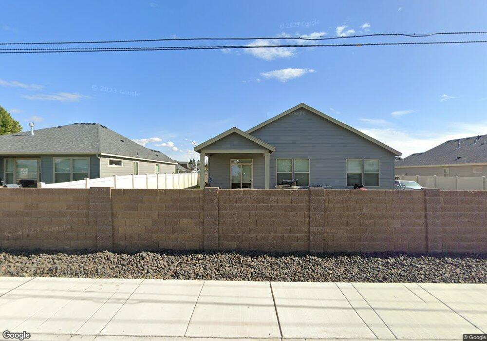 211 N Zeus St, Moxee, WA 98936 - photo 1