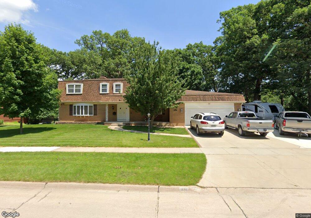 1404 Linmar Dr NE, Cedar Rapids, IA 52402 - photo 1