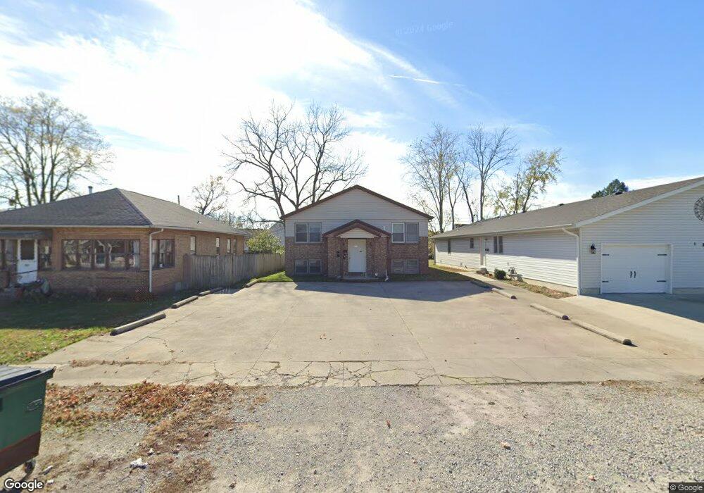 701 1/2 W Franklin Ave, Effingham, IL 62401 - photo 1