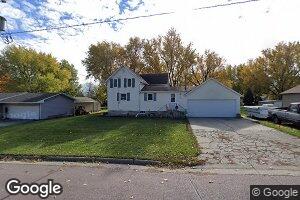1524 2nd St, Hull, IA 51239