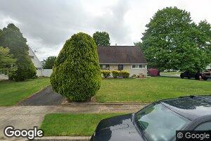 2 Calicobush Rd, Levittown, PA 19057
