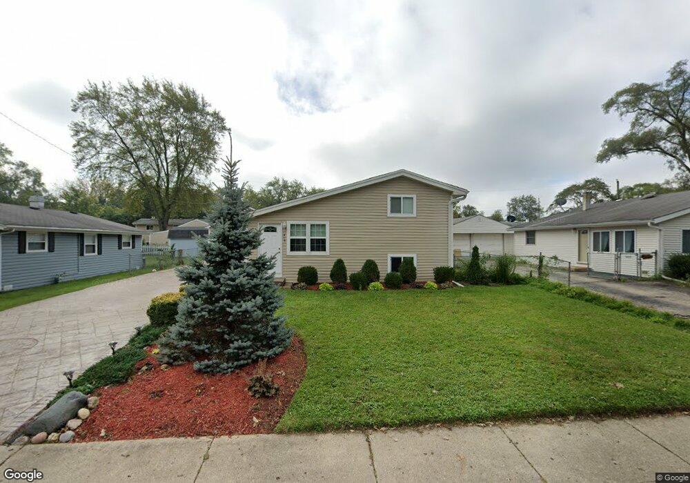 415 Blackhawk Ave, Carpentersville, IL 60110 - photo 1