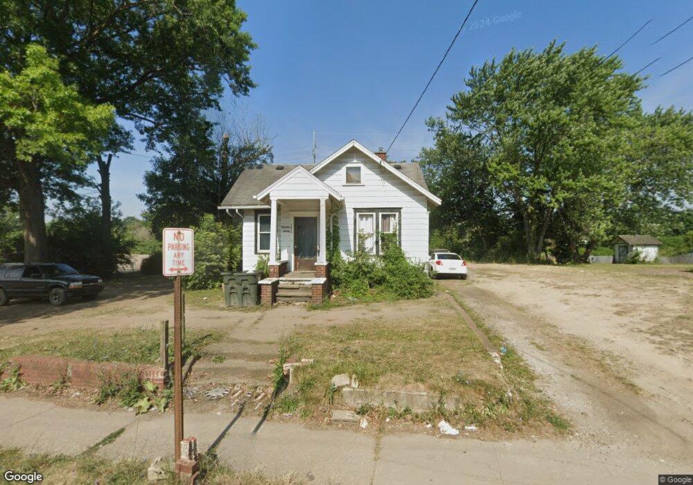 1923 Harrisburg Rd NE, Canton, OH 44705 - photo 1