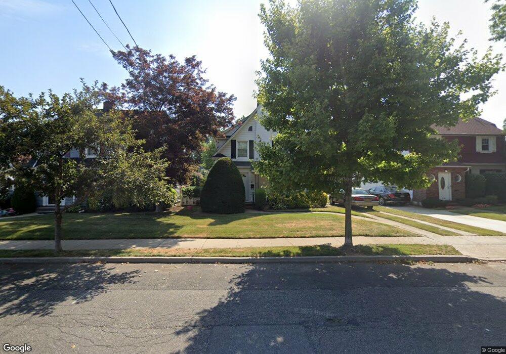 35 Remsen Ln, Floral Park, NY 11001 - photo 1