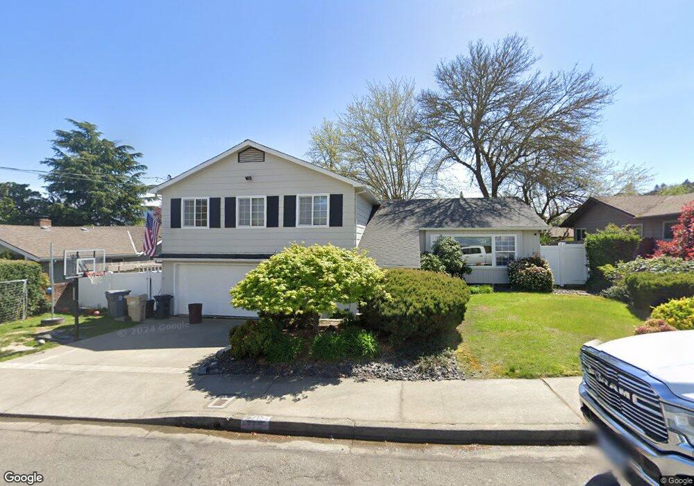 715 NW Amelia Dr, Grants Pass, OR 97526 - photo 1