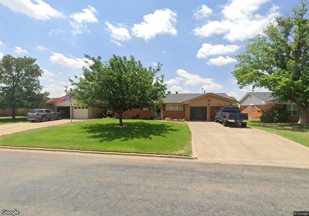 2005 Ennis St, Plainview, TX 79072 - photo 1