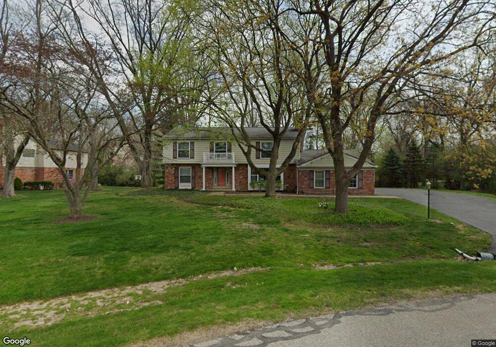 2823 Lamplighter Ln, Bloomfield Hills, MI 48304 - photo 1