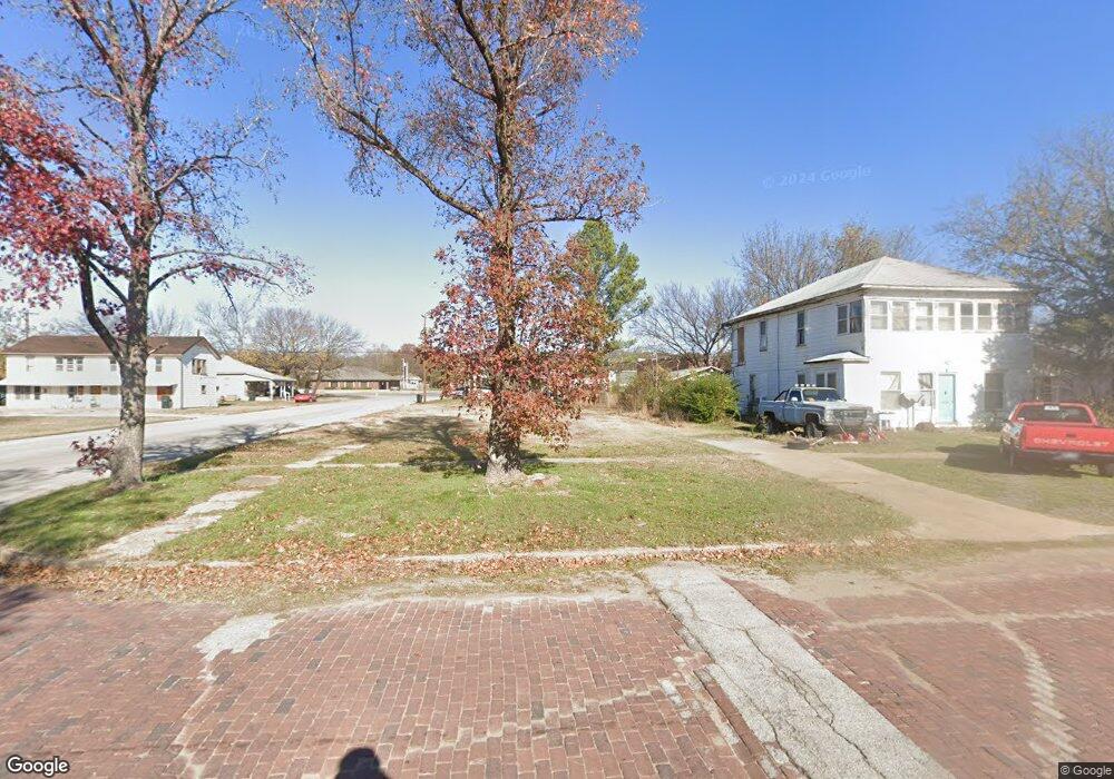 824 W Broadway St, Henryetta, OK 74437 - photo 1