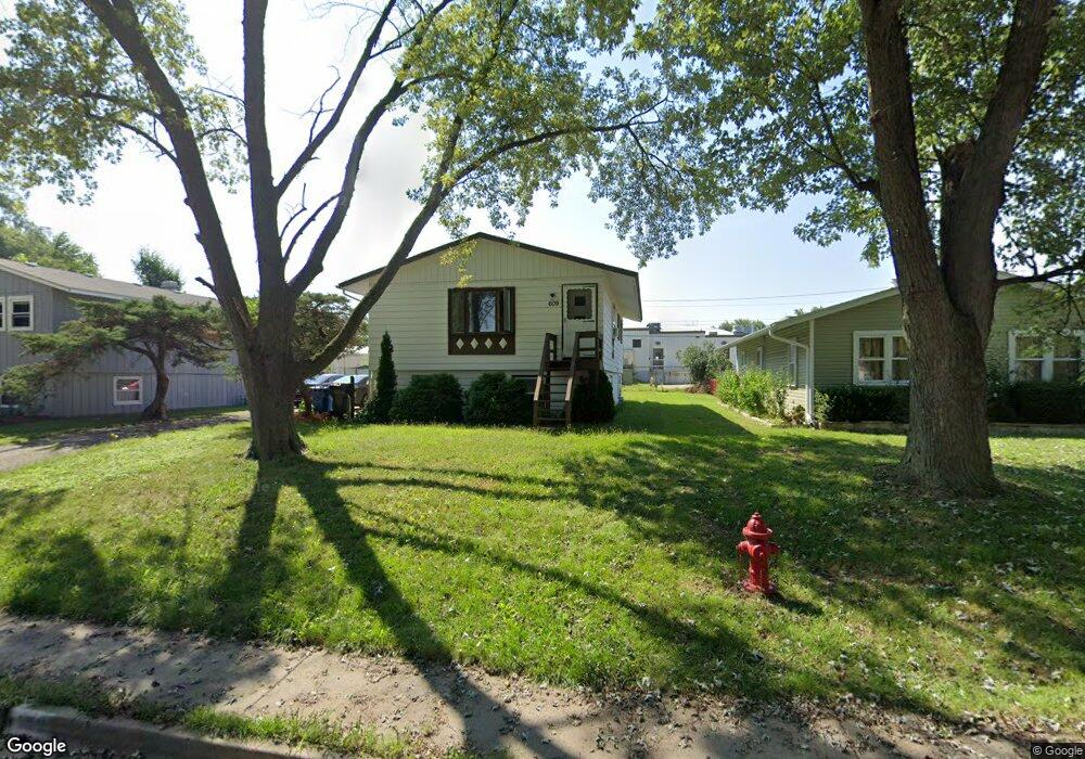 609 Topeka Dr, Carpentersville, IL 60110 - photo 1