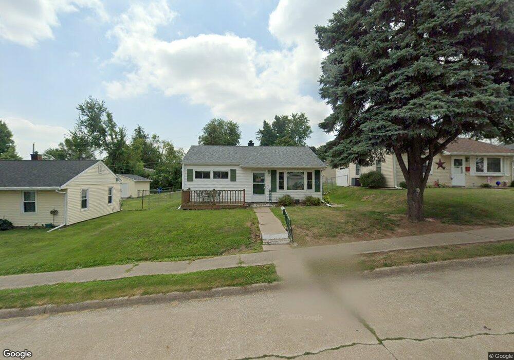 1339 W 38th Place, Davenport, IA 52806 - photo 1