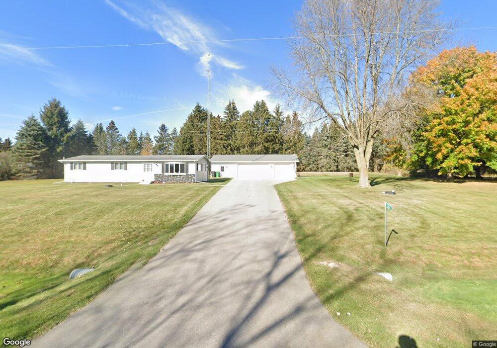 1122 Koeppel Ln, Manitowoc, WI 54220 - photo 1