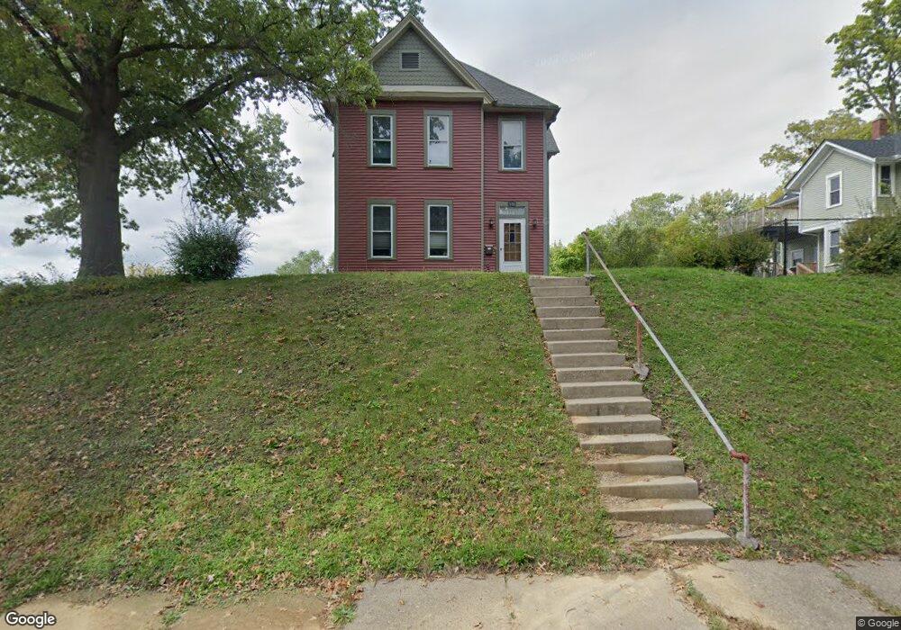 910 N Myrtle St, Davenport, IA 52804 - photo 1